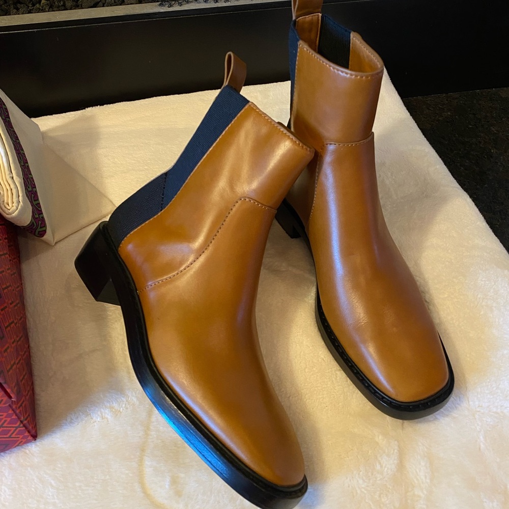 🎉NEW🎉TORY BURCH CHELSEA BOOT - Picture 3 of 8